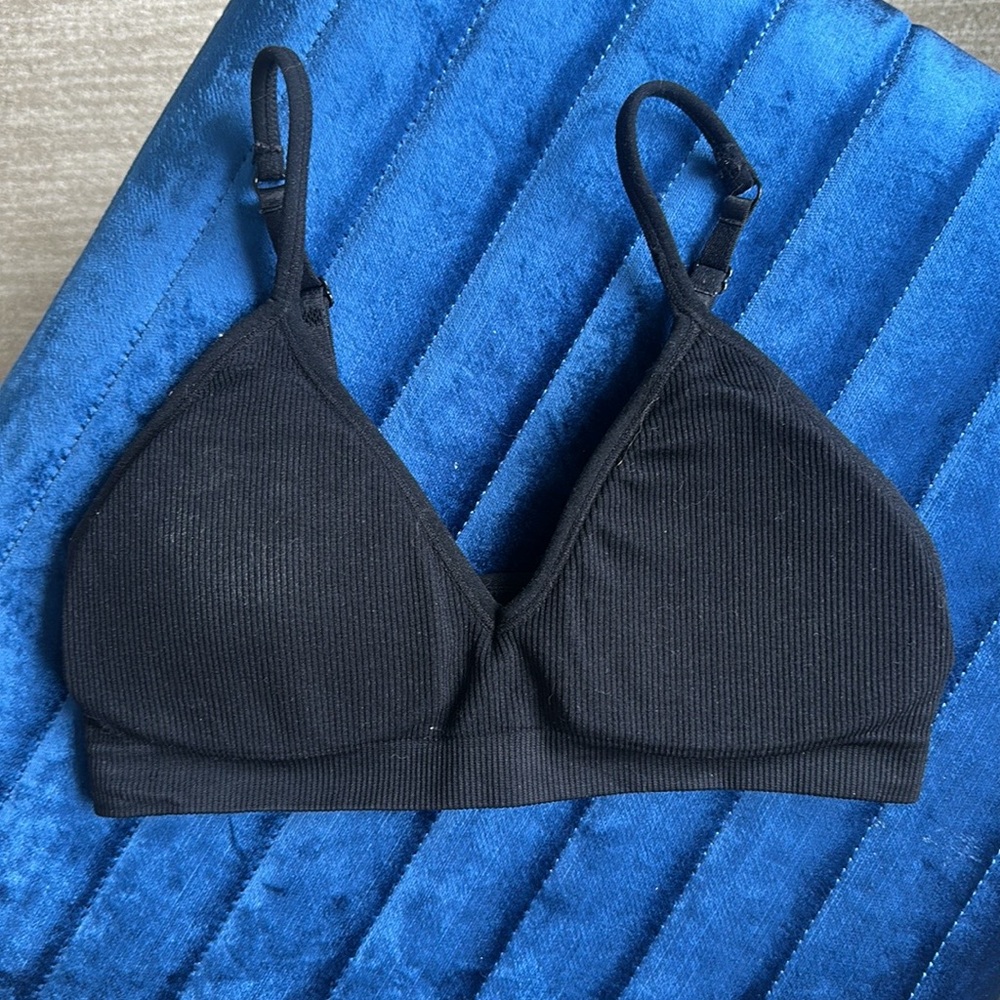 stretchy black basic bralette (OS)
